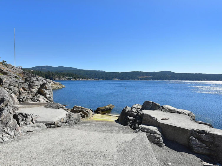 5350 Susan Way, Halfmoon Bay, BC, V7Z 1B5 - 3