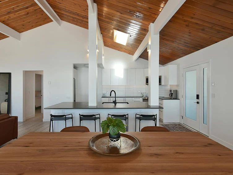 5350 Susan Way, Halfmoon Bay, BC, V7Z 1B5 - 11