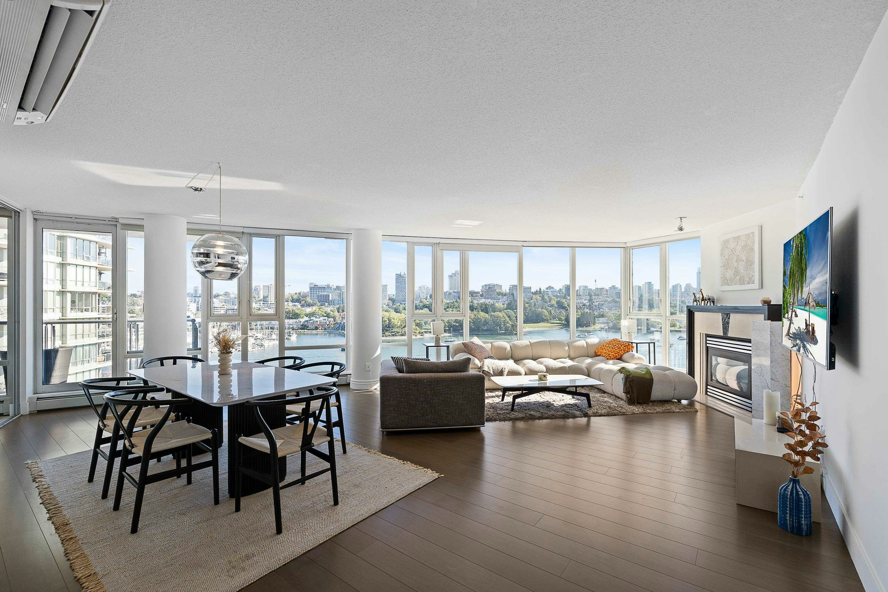1202-1383 Marinaside Crescent, Vancouver, BC, V6Z 2W9