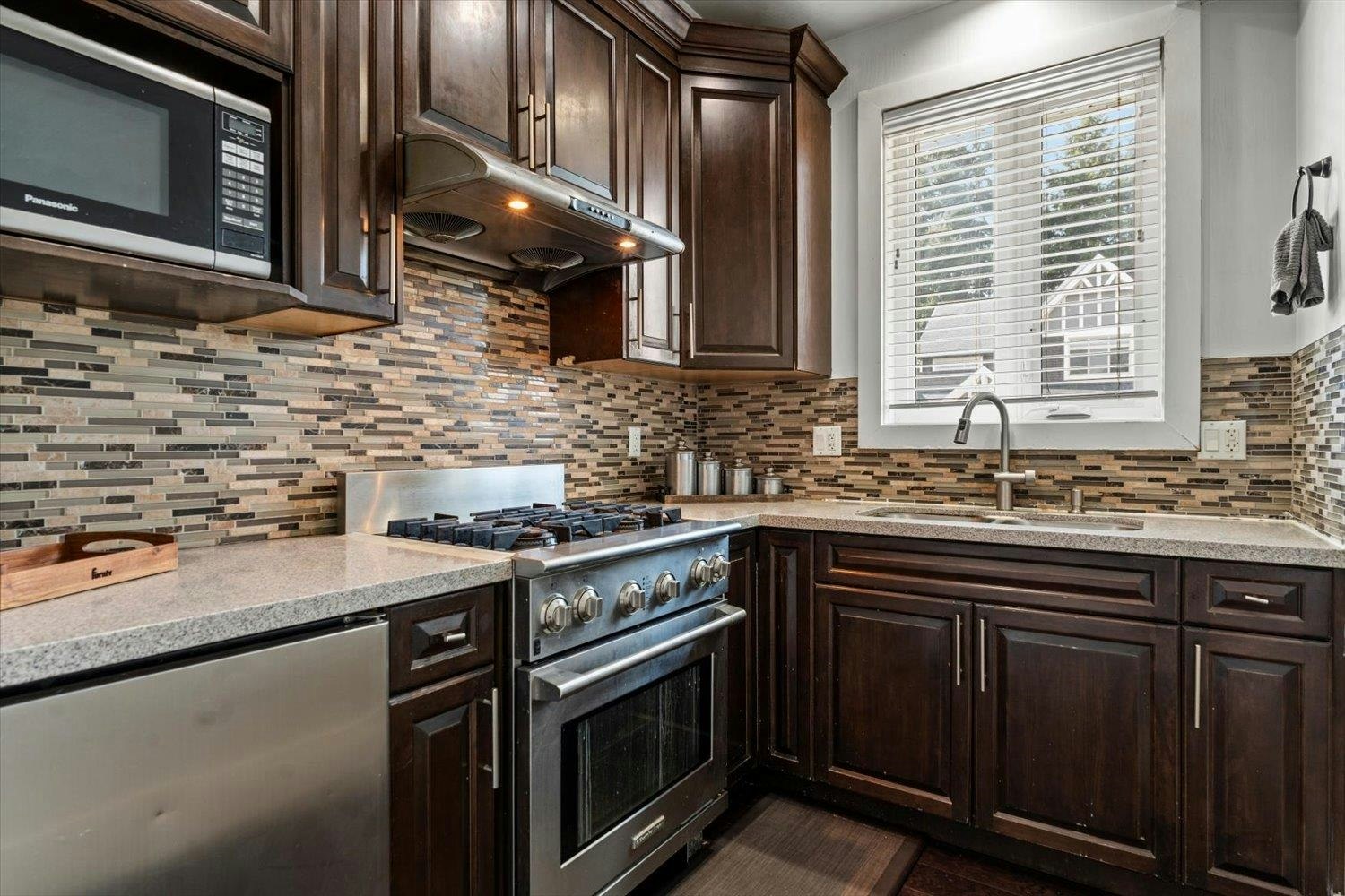 27857 Ledunne Avenue, Abbotsford, BC, V4X 0A8 - 18