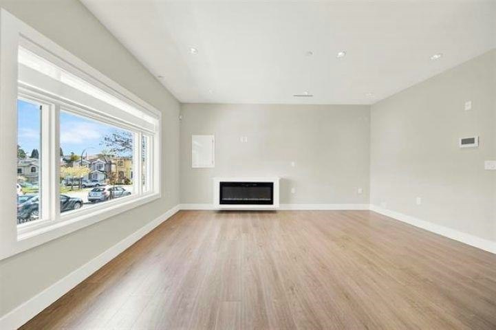 3128 Kings Avenue, Vancouver, BC, V5R 4T4 - 4
