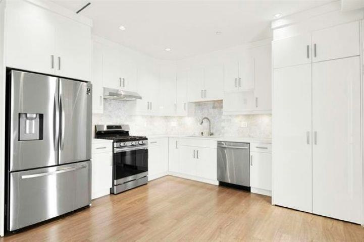 3128 Kings Avenue, Vancouver, BC, V5R 4T4 - 7