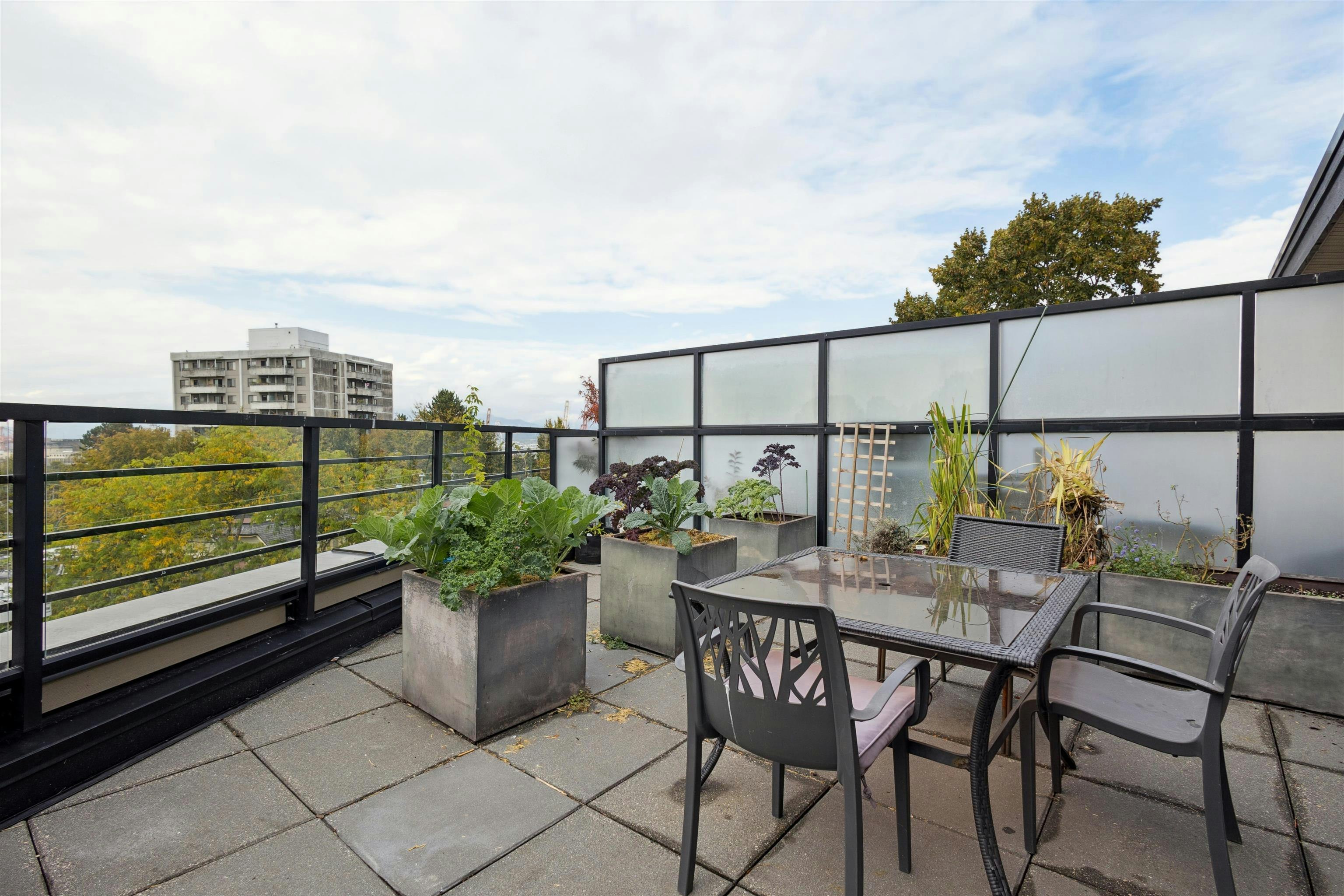 881 Salsbury Drive, Vancouver, BC, V5L 4A3 - 22