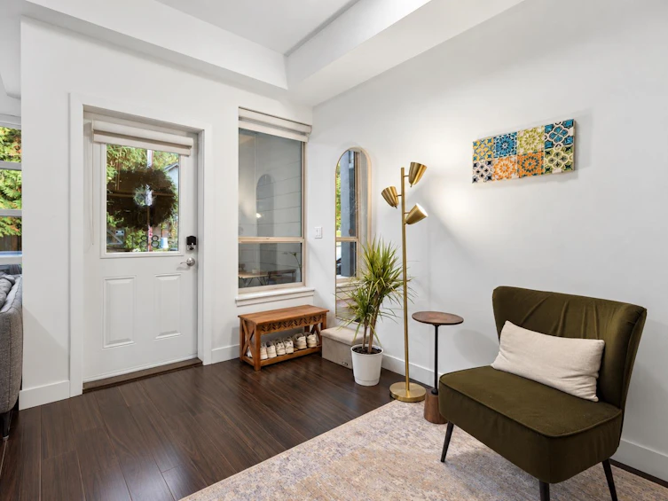881 Salsbury Drive, Vancouver, BC, V5L 4A3 - 5