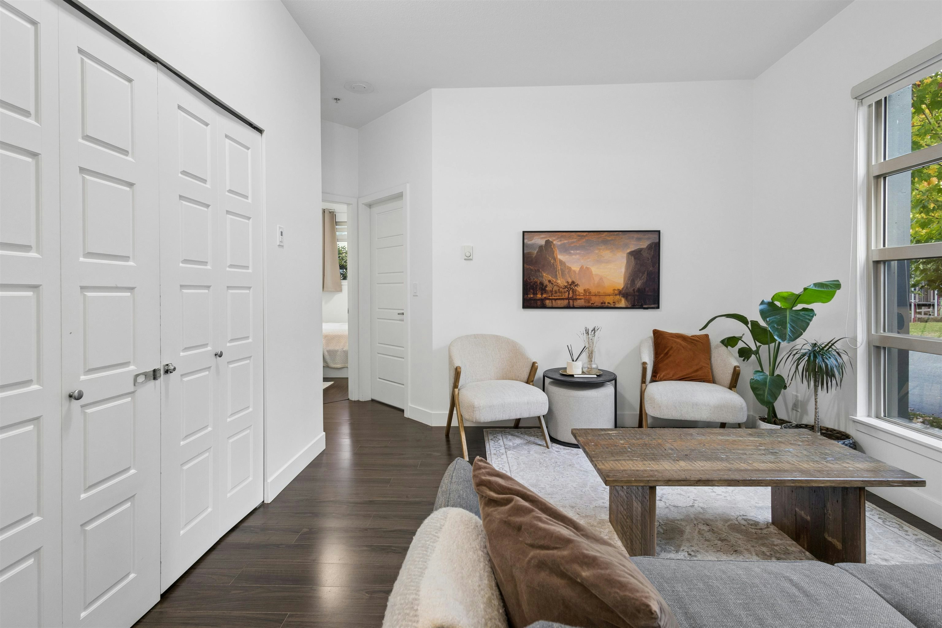 881 Salsbury Drive, Vancouver, BC, V5L 4A3 - 3