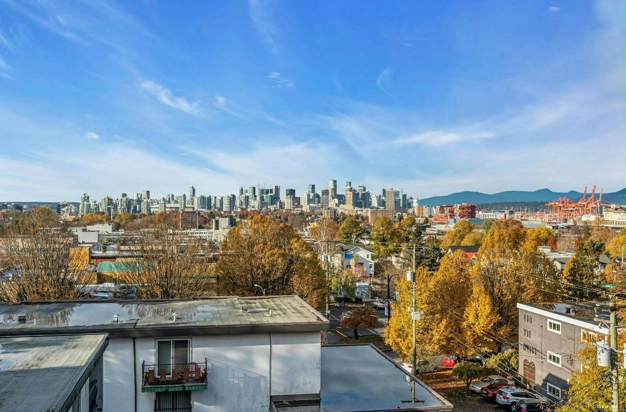 881 Salsbury Drive, Vancouver, BC, V5L 4A3 - 23