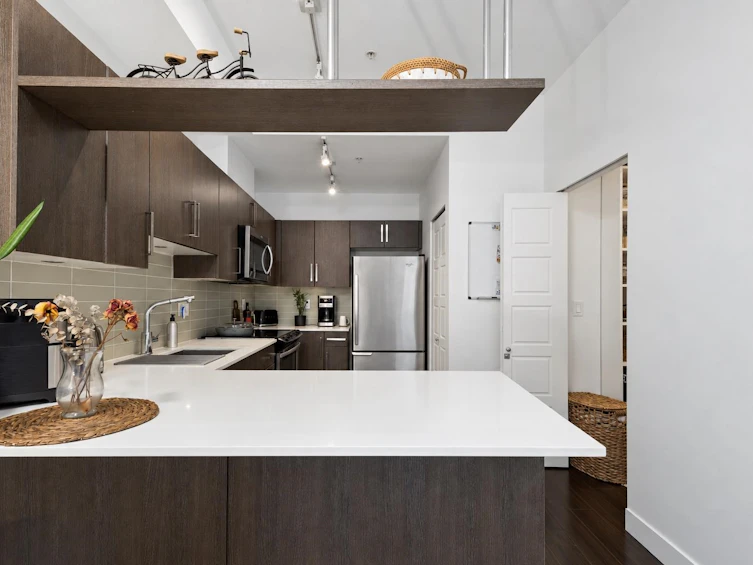 881 Salsbury Drive, Vancouver, BC, V5L 4A3 - 8