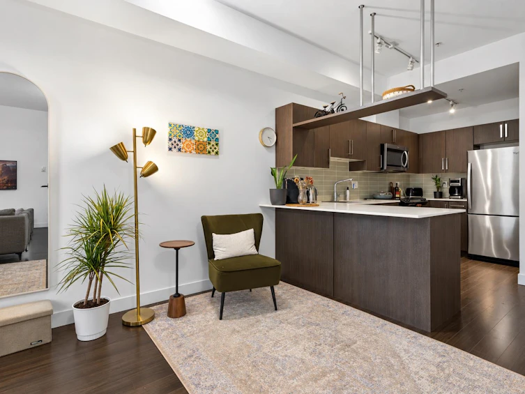 881 Salsbury Drive, Vancouver, BC, V5L 4A3 - 6