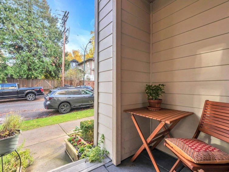 881 Salsbury Drive, Vancouver, BC, V5L 4A3 - 19