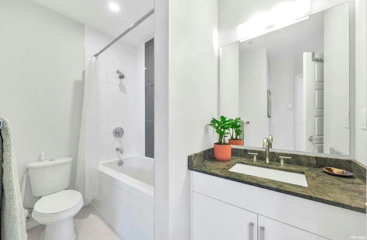 881 Salsbury Drive, Vancouver, BC, V5L 4A3 - 14