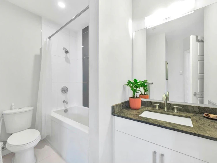 881 Salsbury Drive, Vancouver, BC, V5L 4A3 - 14