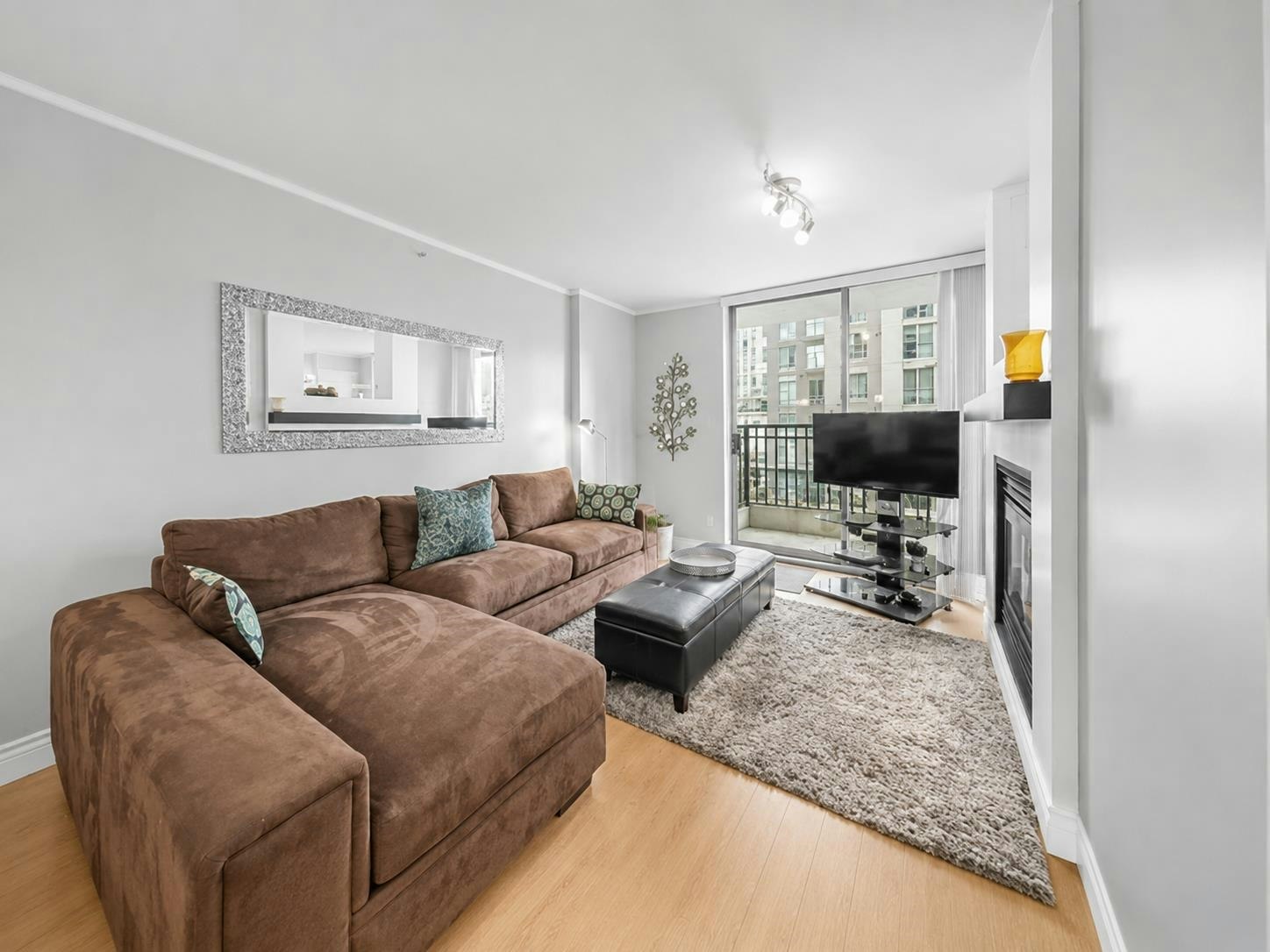 605-989 Richards Street, Vancouver, BC, V6B 6R6 - 2