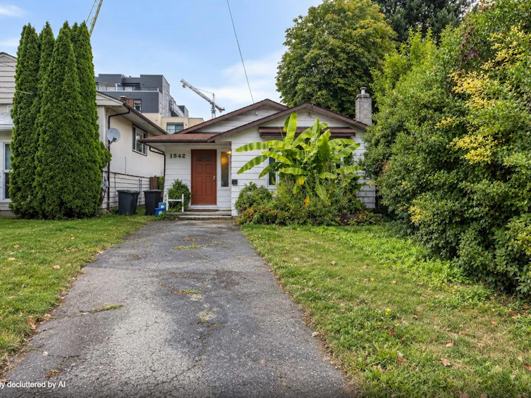 1542 Bond Street, North Vancouver, BC, V7J 1E7
