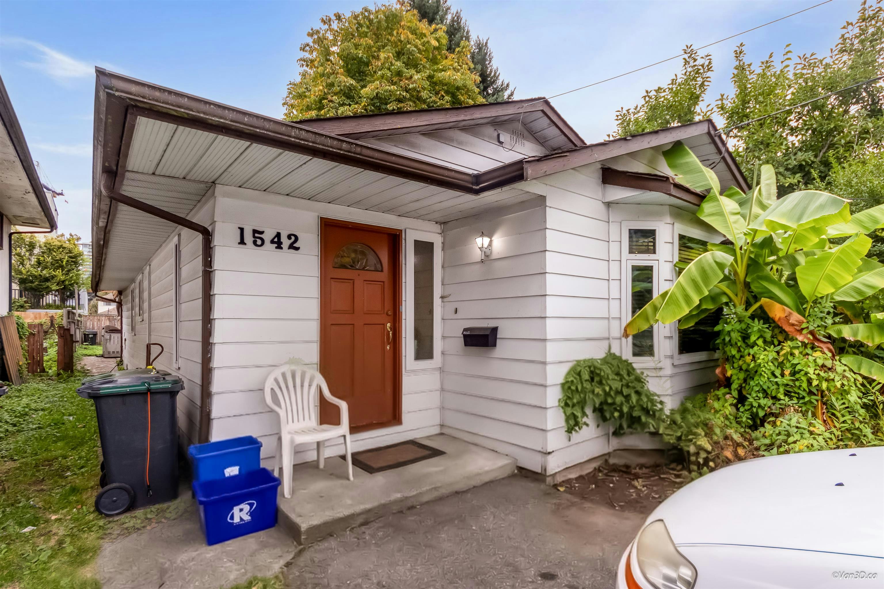 1542 Bond Street, North Vancouver, BC, V7J 1E7 - 2