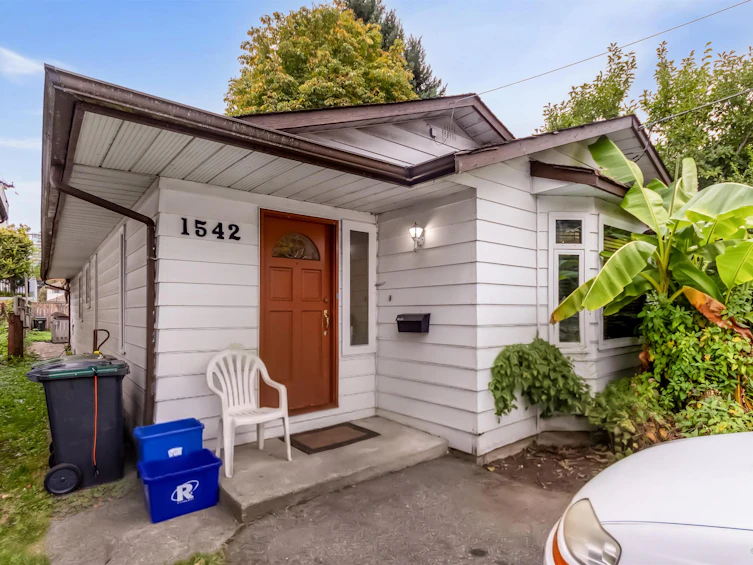 1542 Bond Street, North Vancouver, BC, V7J 1E7 - 2