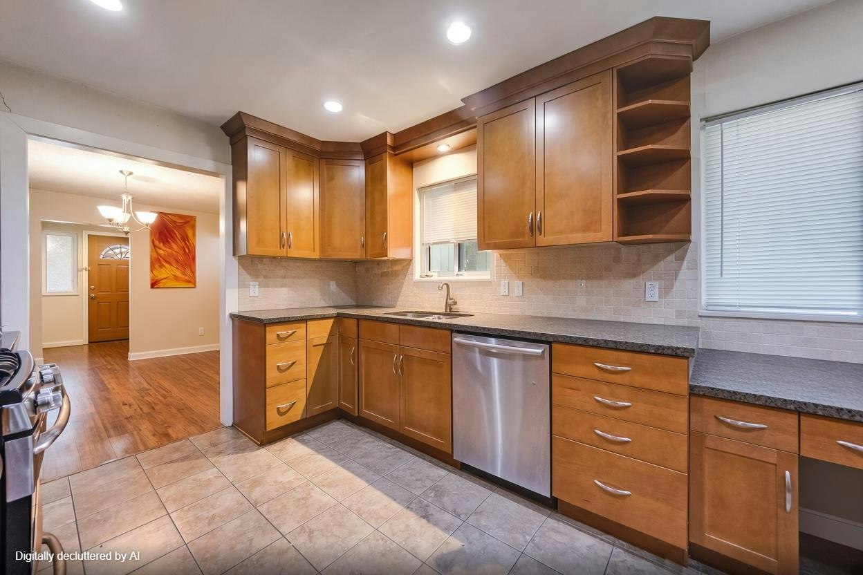 1542 Bond Street, North Vancouver, BC, V7J 1E7 - 5