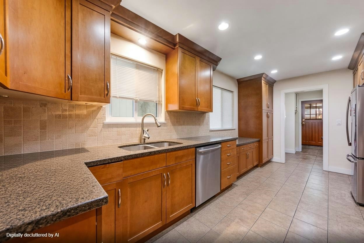 1542 Bond Street, North Vancouver, BC, V7J 1E7 - 3