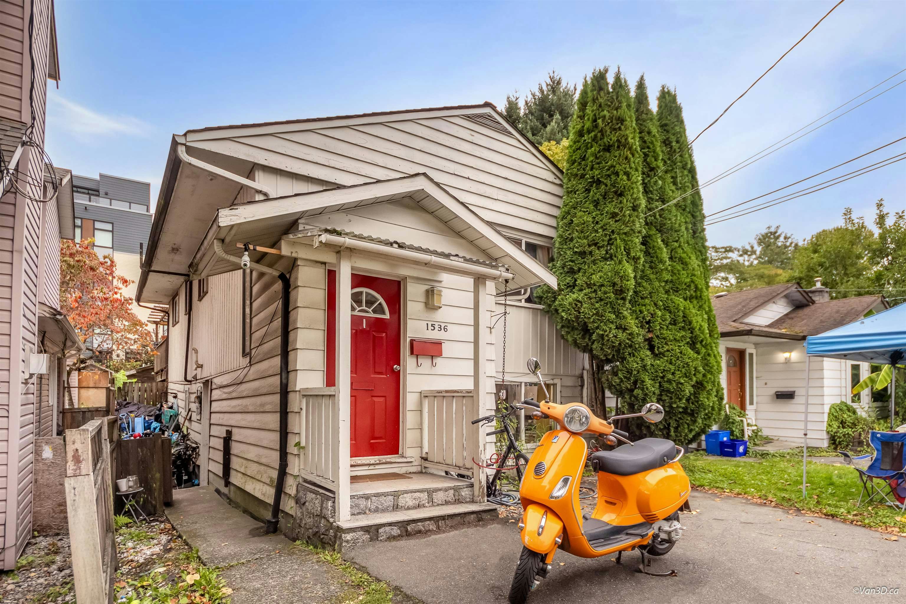 1536 Bond Street, North Vancouver, BC, V7J 1E7 - 2