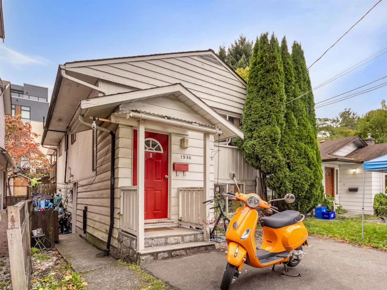 1536 Bond Street, North Vancouver, BC, V7J 1E7 - 2