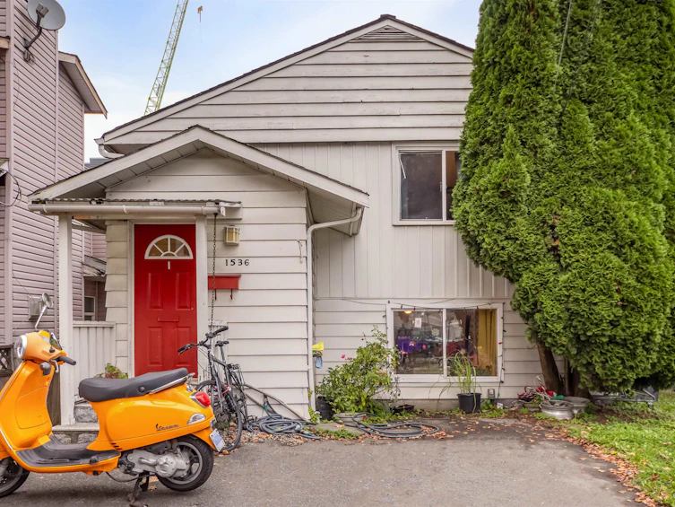 1536 Bond Street, North Vancouver, BC, V7J 1E7