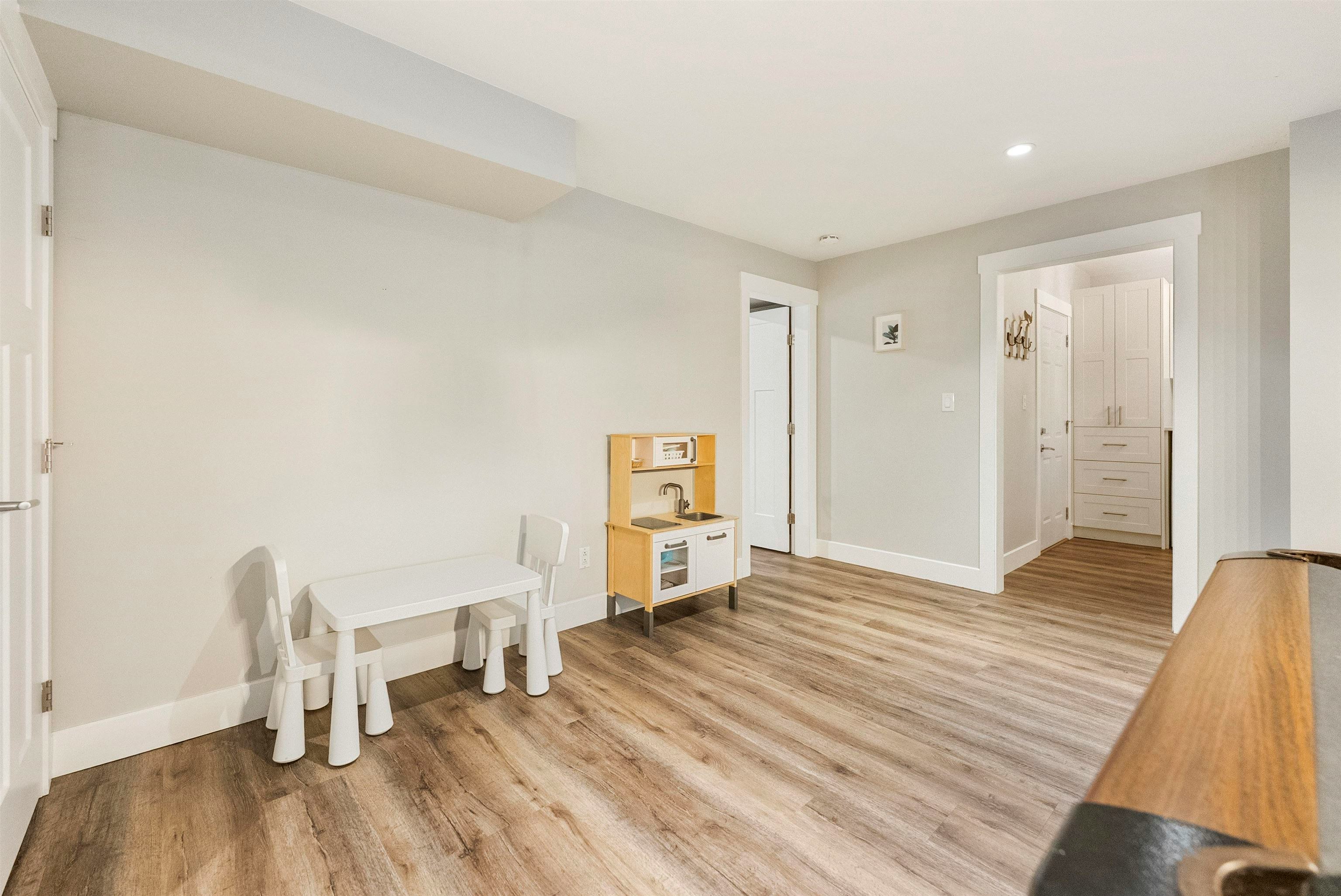 24466 56 Avenue, Langley, BC, V2Z 1E9 - 24