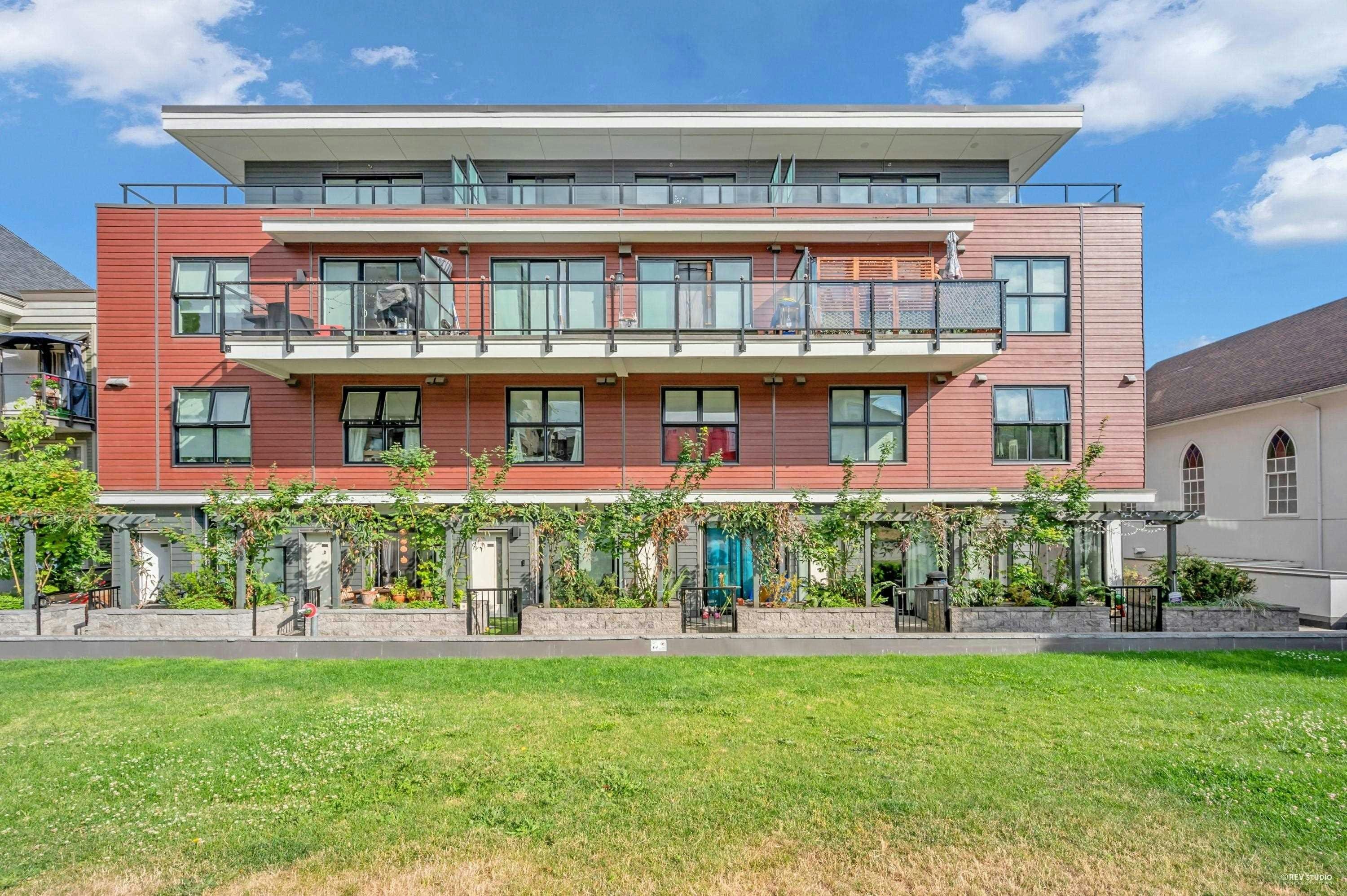 302-218 Carnarvon Street, New Westminster, BC, V3L 1B8