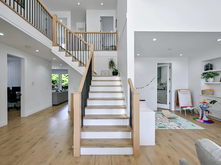 33979 Walnut Avenue, Abbotsford, BC, V2S 3Z1 - 3