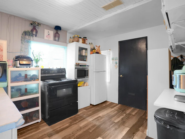 942 Lee Street, Surrey, BC, V4B 4N8 - 3
