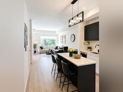 440-2635 King George Boulevard - 2