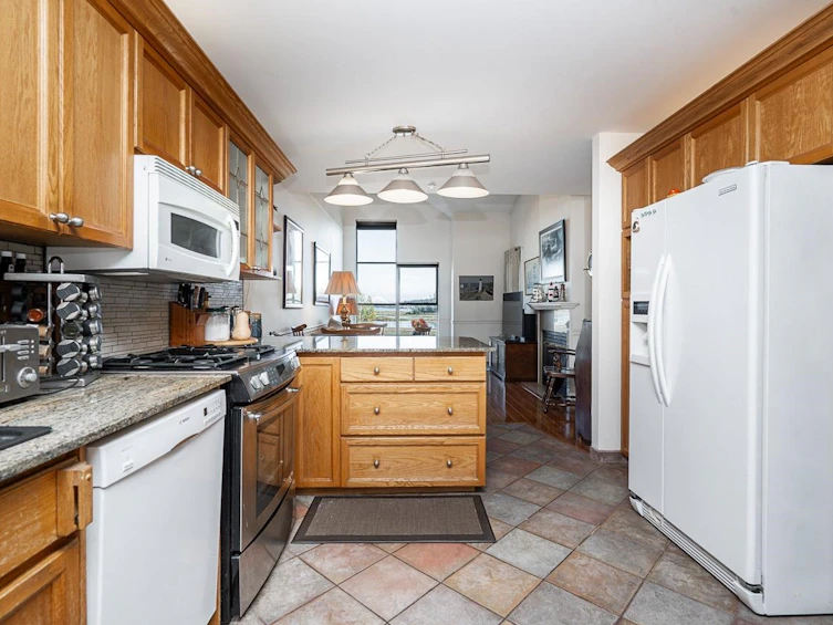 33-323 Governors Court, New Westminster, BC, V3L 5S6 - 13