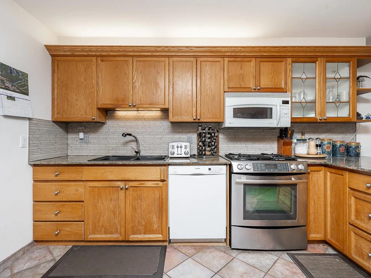 33-323 Governors Court, New Westminster, BC, V3L 5S6 - 12