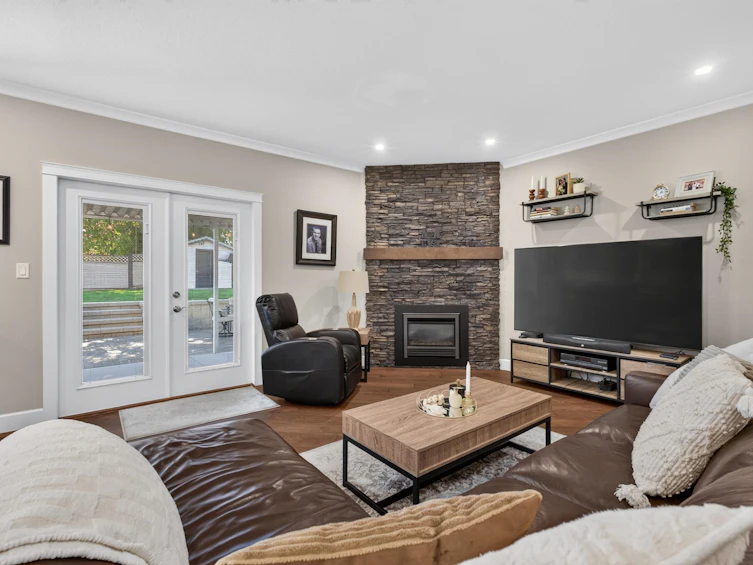 15728 90 Avenue, Surrey, BC, V4N 2Y6 - 15