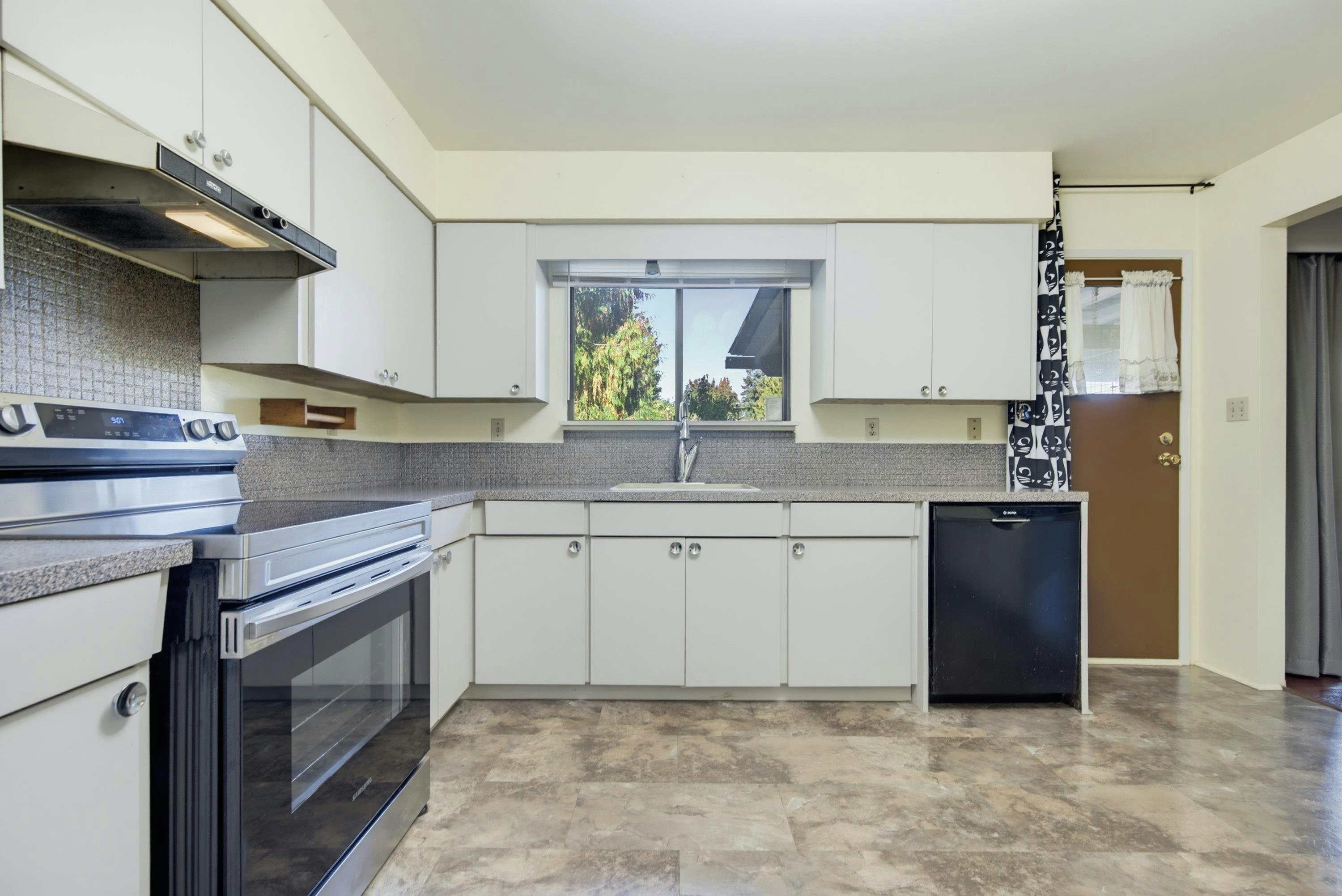 4611 203a Street, Langley, BC, V3A 5W2 - 11