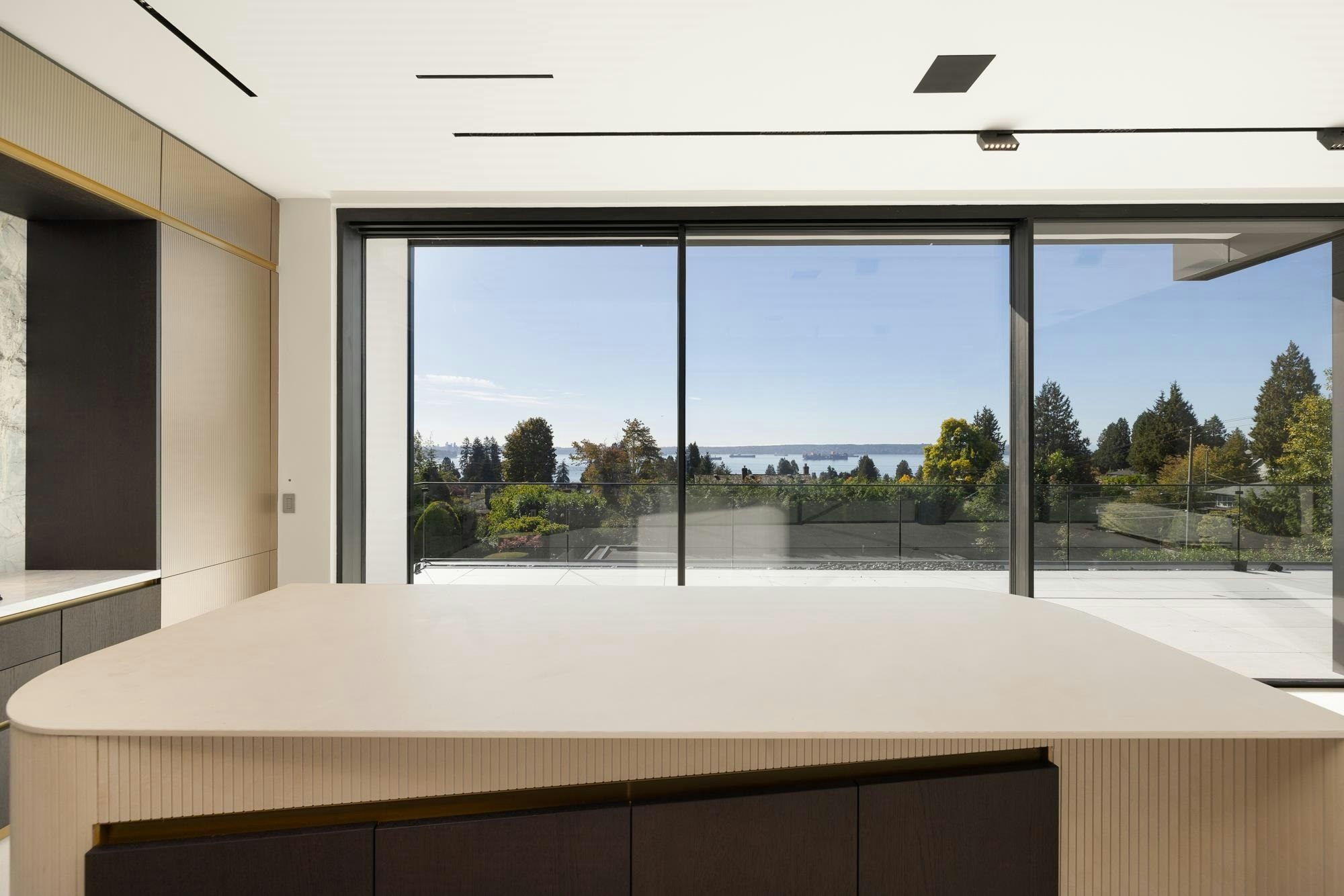 2484 Ottawa Avenue, West Vancouver, BC, V7V 2T1 - 13