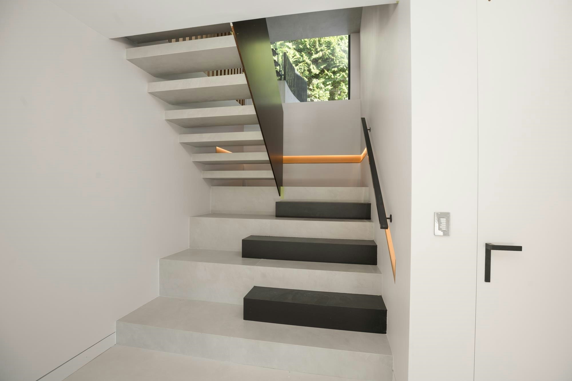 2484 Ottawa Avenue, West Vancouver, BC, V7V 2T1 - 29