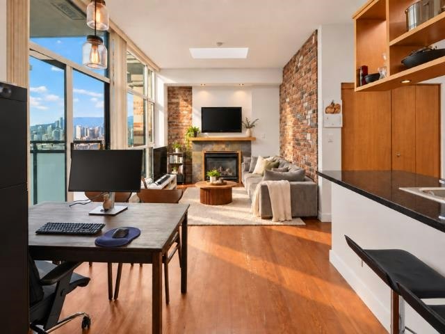 418-2515 Ontario Street - 3