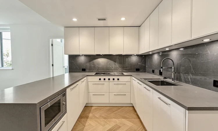 203-4685 Cambie Street