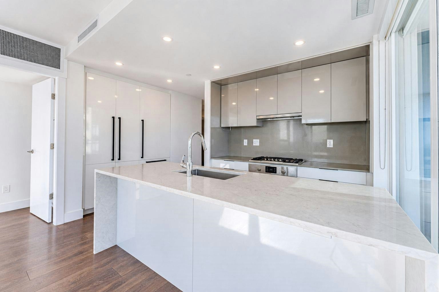 1902-4711 Hazel Street, Burnaby, BC, V5H 0J9 - 4