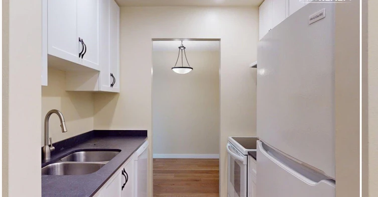 103-200 Westhill Pl, Port Moody, BC, V3H 1V2 - 5