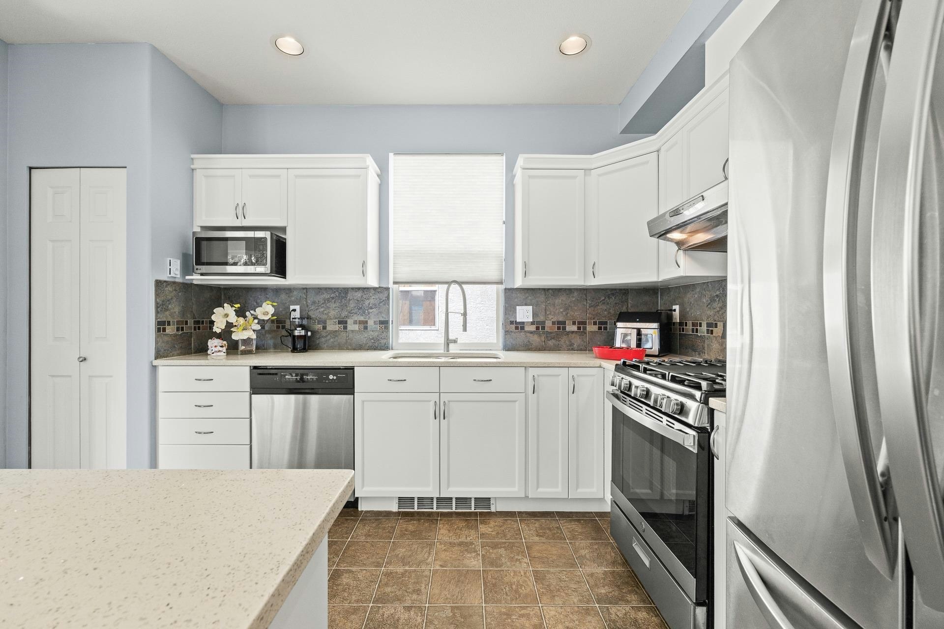3307 Rosemary Heights Crescent, Surrey, BC, V3Z 0K7 - 10