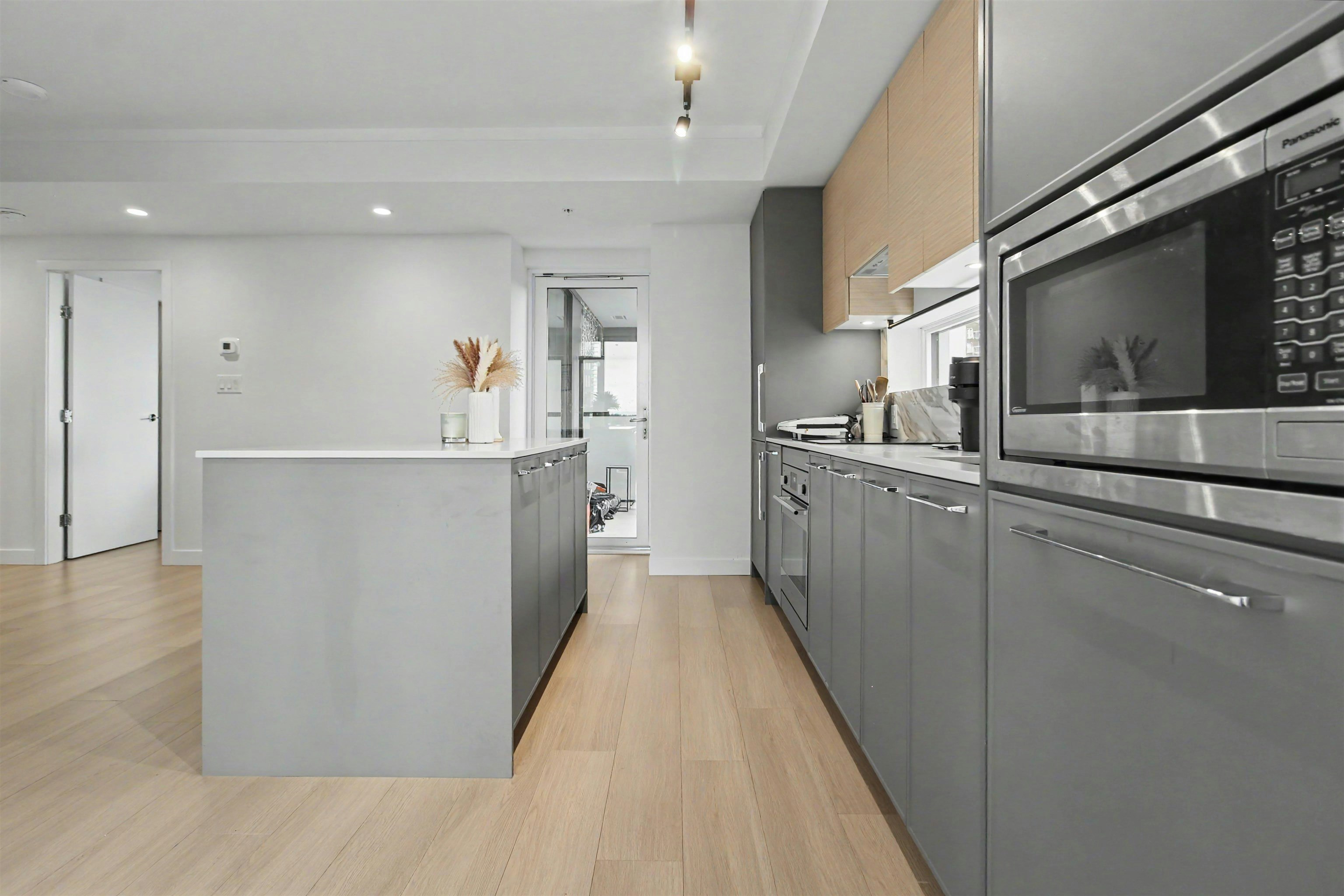 710-13725 George Junction, Surrey, BC, V3T 0V7 - 11