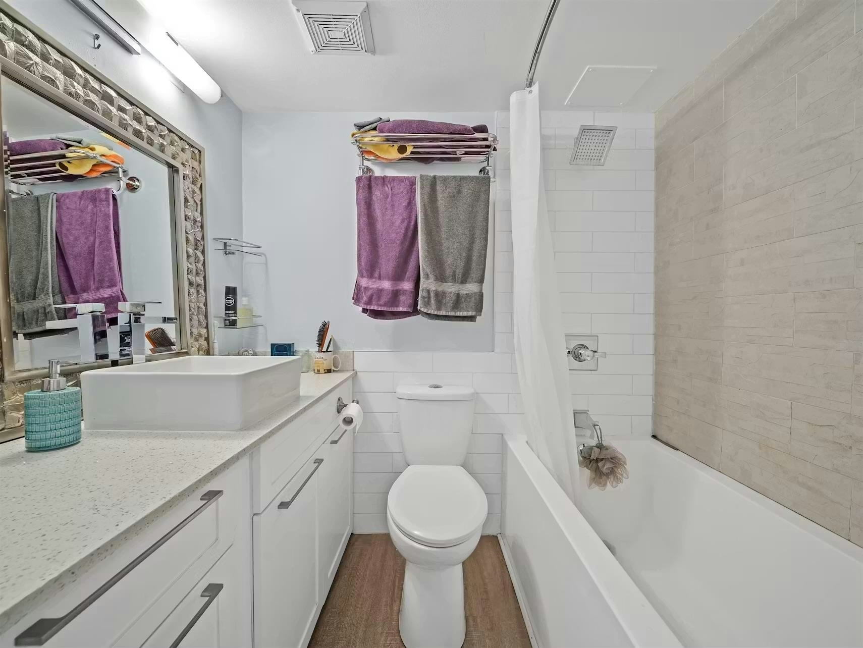 210-141 W 13th Street, North Vancouver, BC, V7M 1N5 - 13