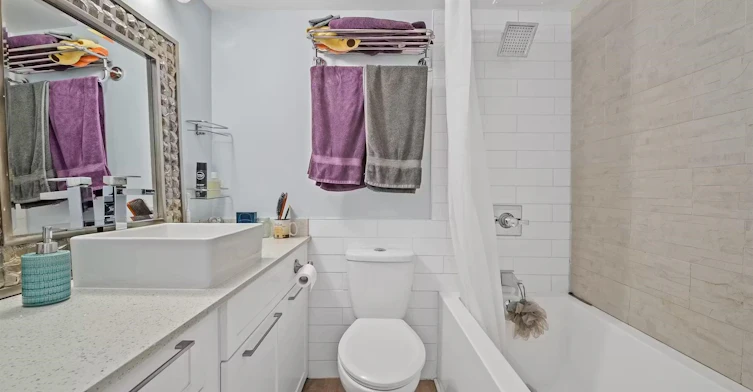 210-141 W 13th Street, North Vancouver, BC, V7M 1N5 - 13
