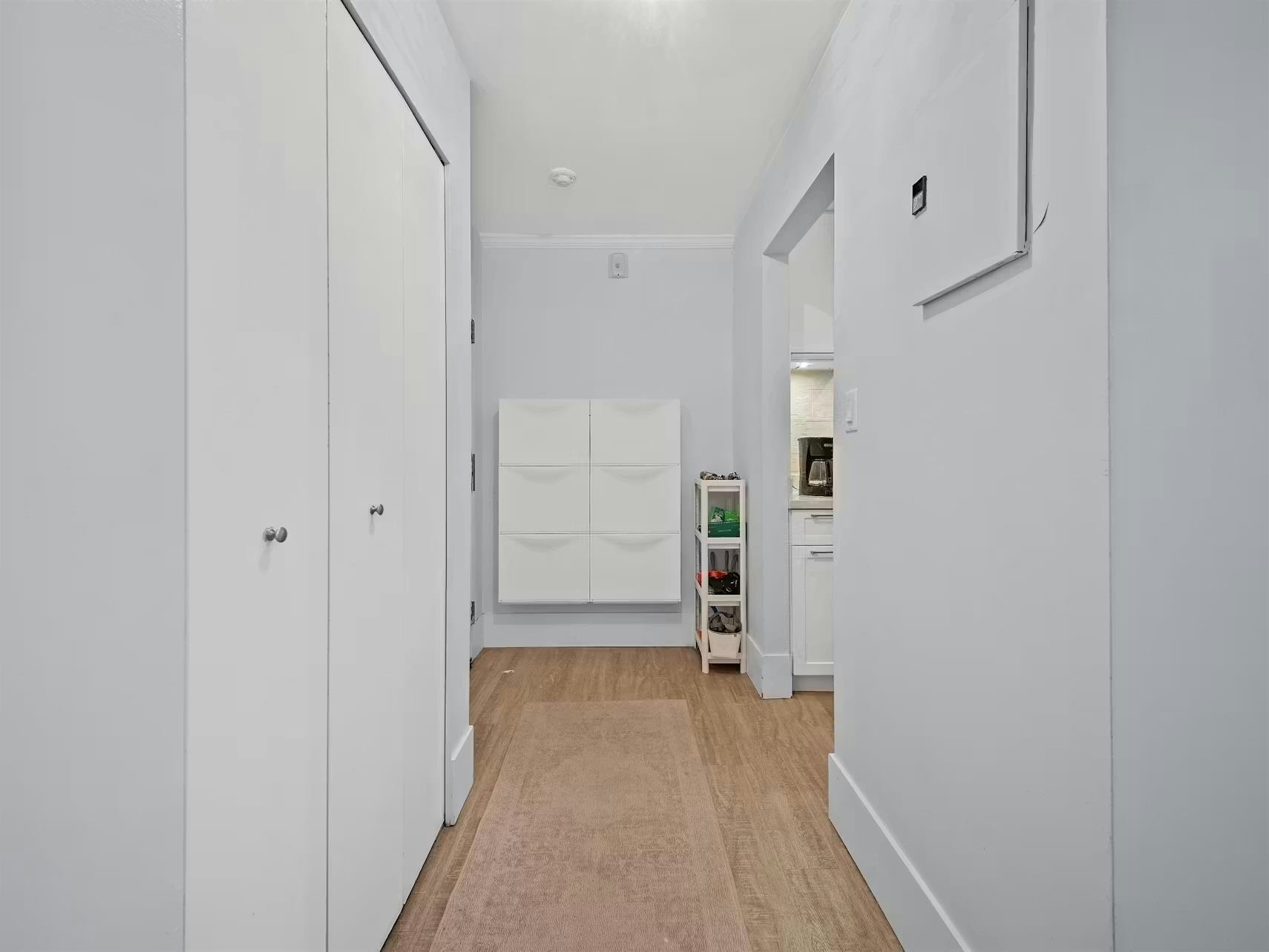 210-141 W 13th Street, North Vancouver, BC, V7M 1N5 3