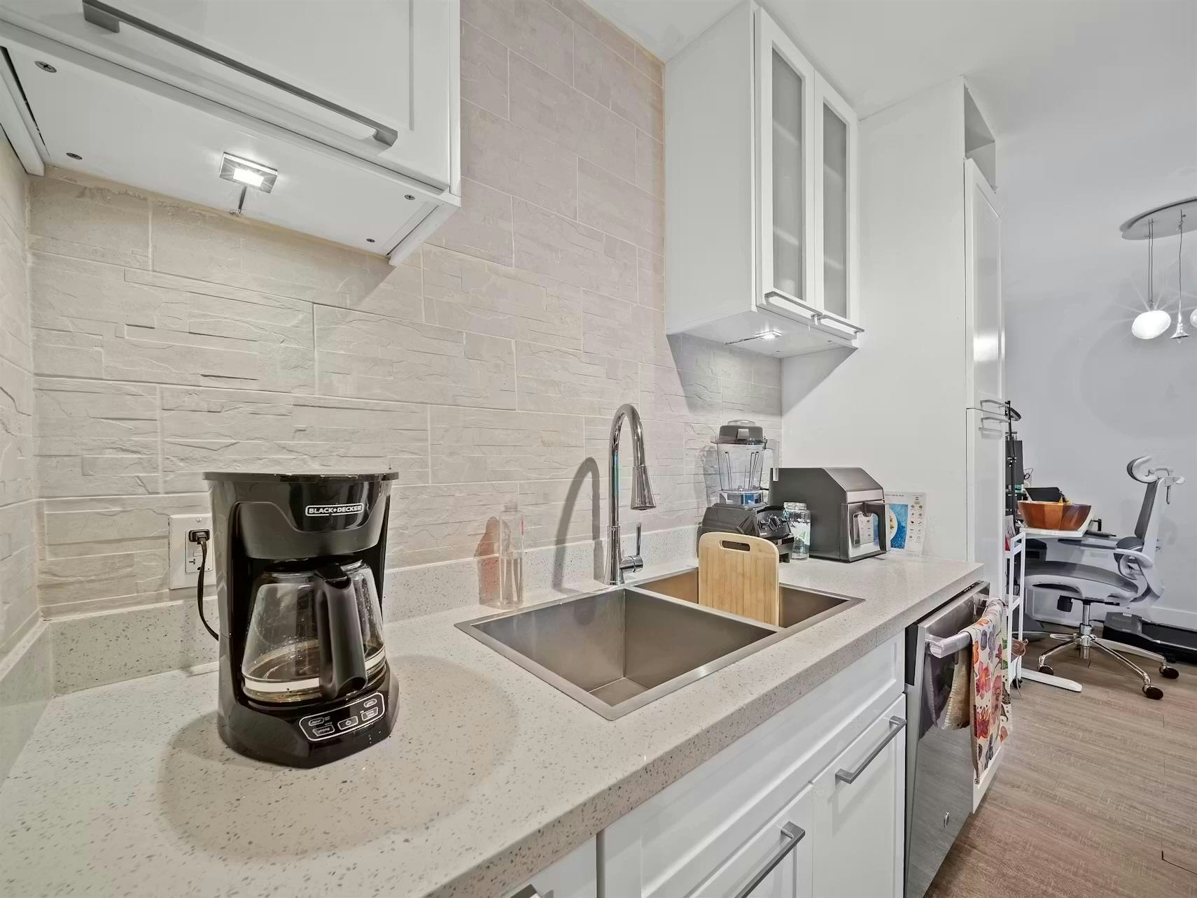210-141 W 13th Street, North Vancouver, BC, V7M 1N5 - 10