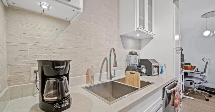 210-141 W 13th Street, North Vancouver, BC, V7M 1N5 - 10
