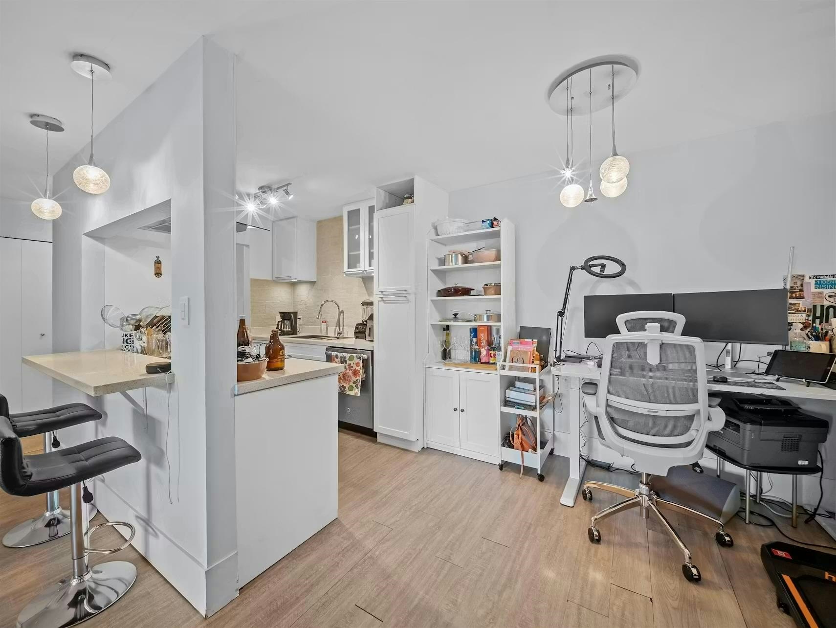 210-141 W 13th Street, North Vancouver, BC, V7M 1N5 - 15