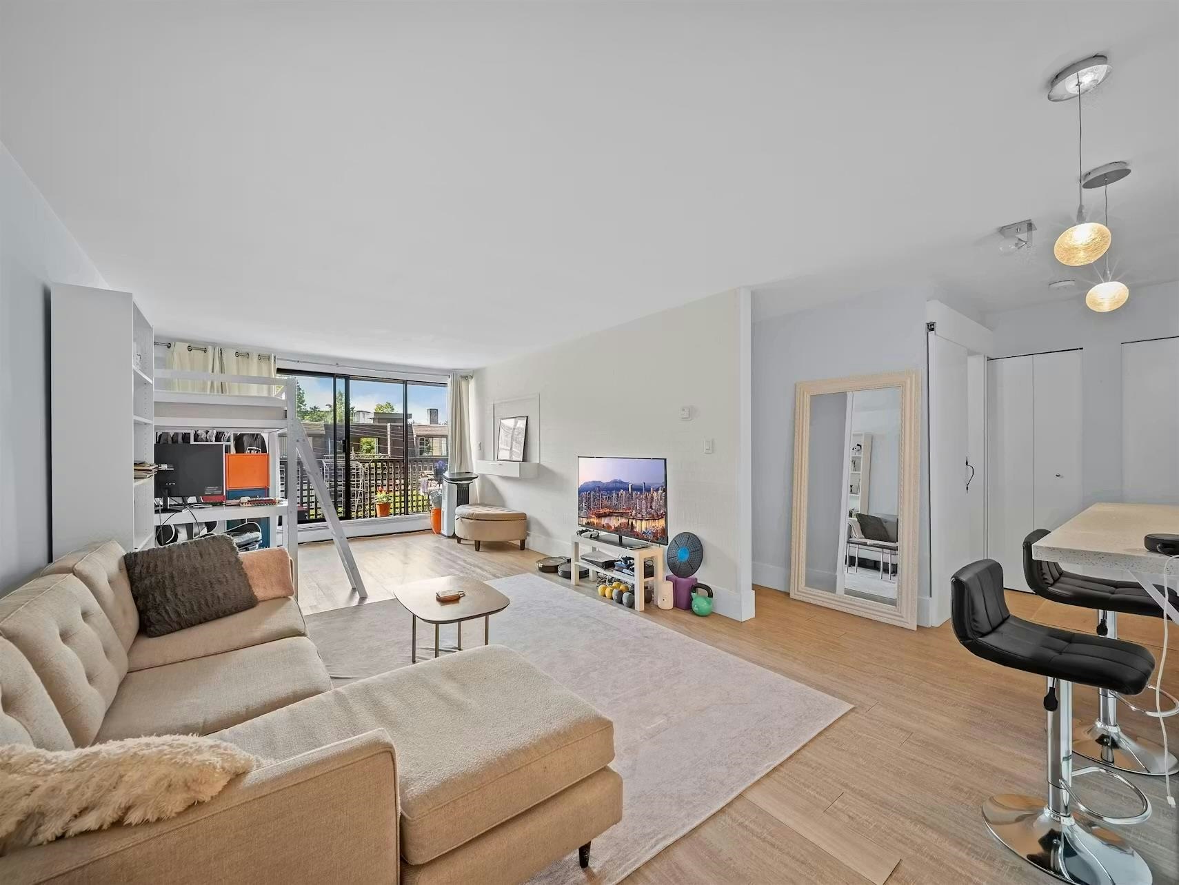 210-141 W 13th Street, North Vancouver, BC, V7M 1N5 5