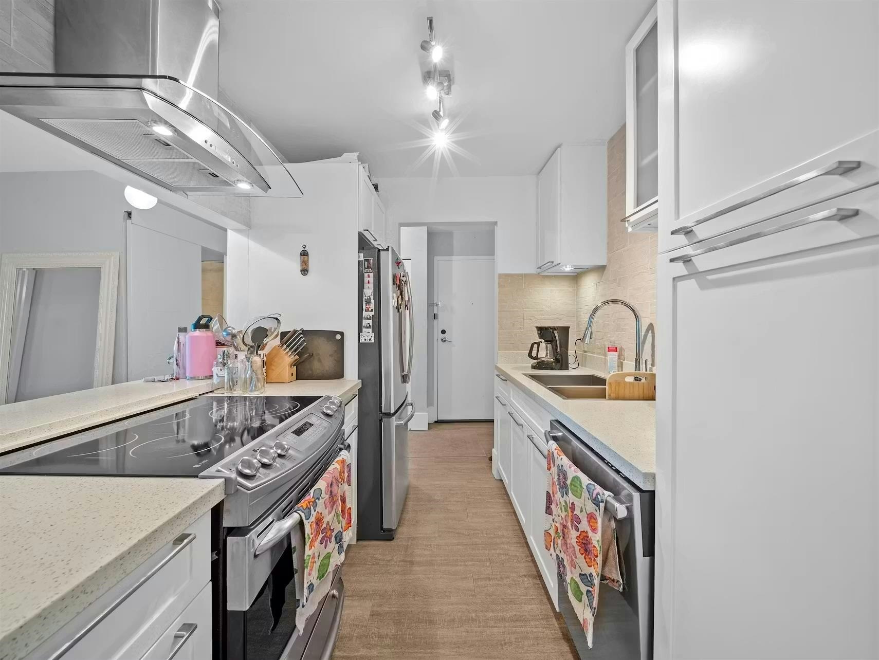 210-141 W 13th Street, North Vancouver, BC, V7M 1N5 - 9