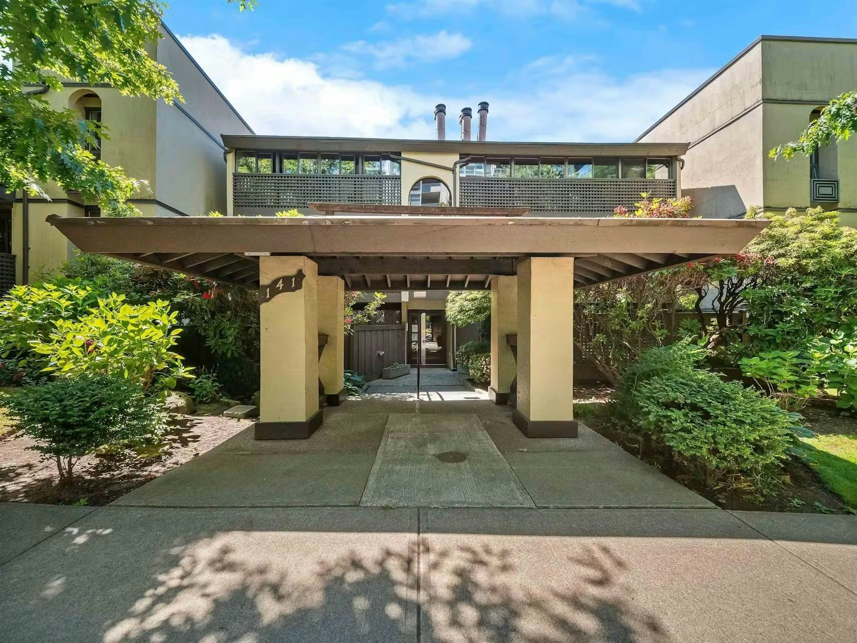 210-141 W 13th Street, North Vancouver, BC, V7M 1N5 1